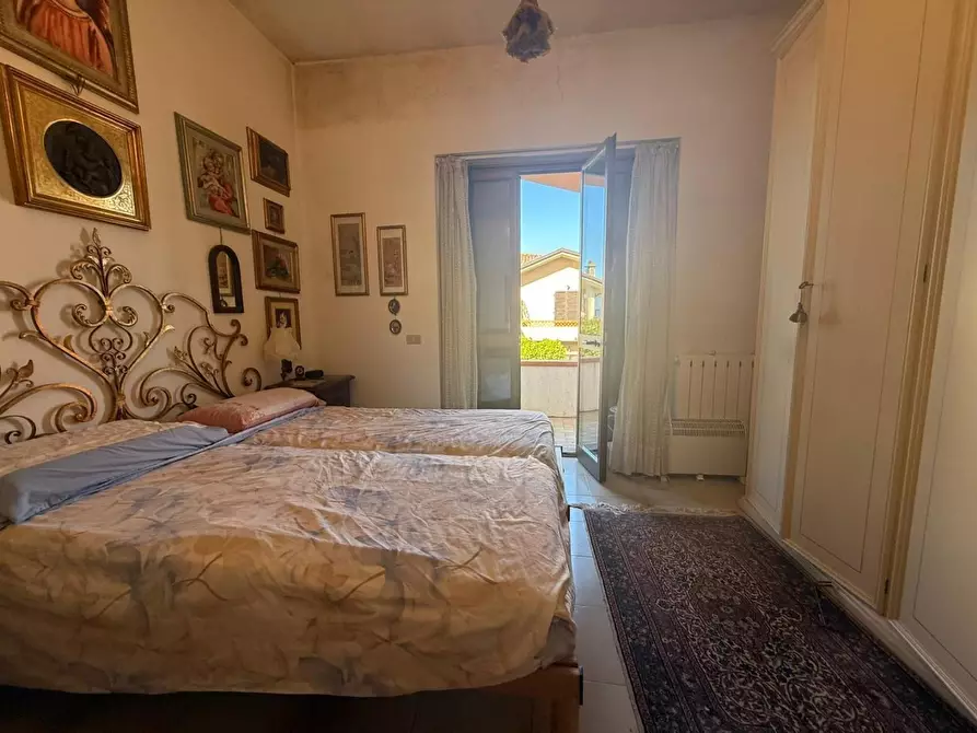 Immagine 11 di Villa in vendita  a Viareggio