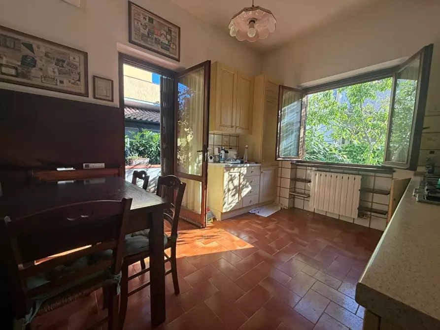 Immagine 7 di Villa in vendita  a Viareggio