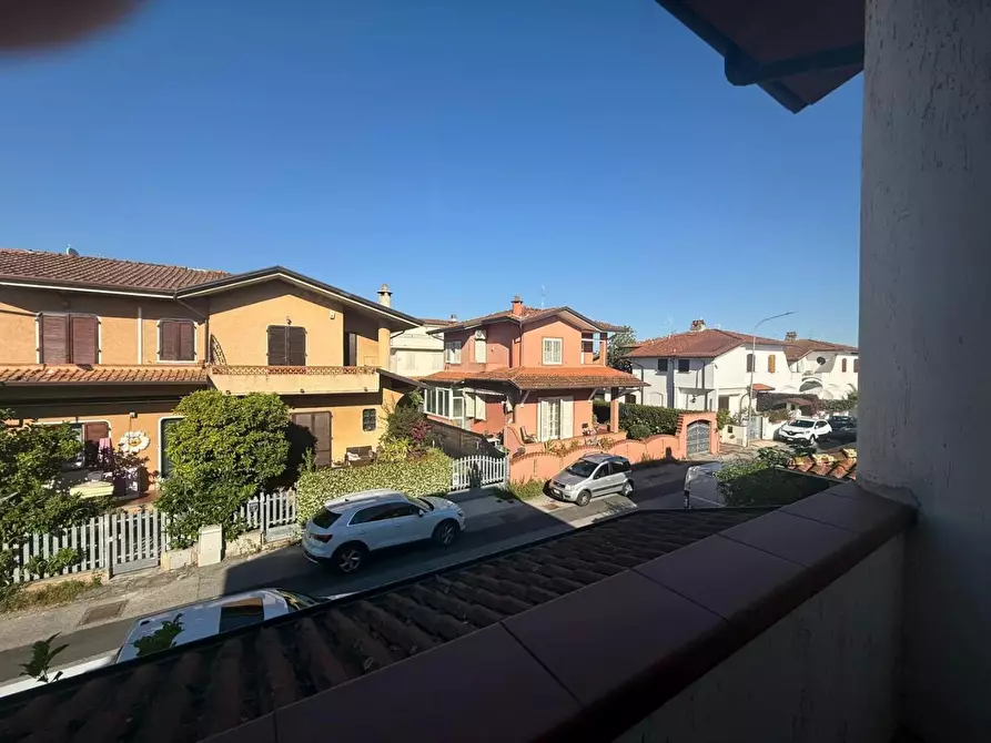 Immagine 10 di Villa in vendita  a Viareggio