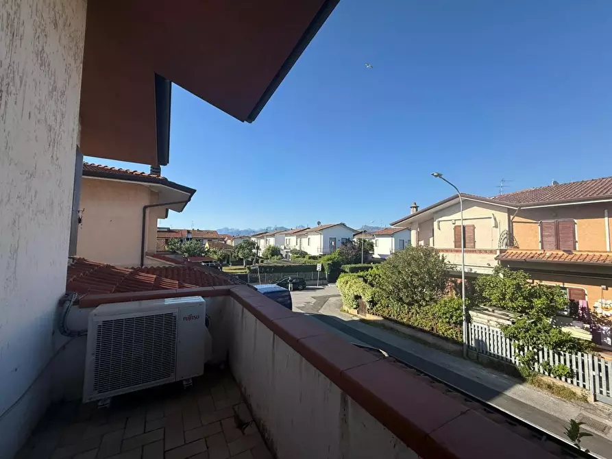 Immagine 13 di Villa in vendita  a Viareggio