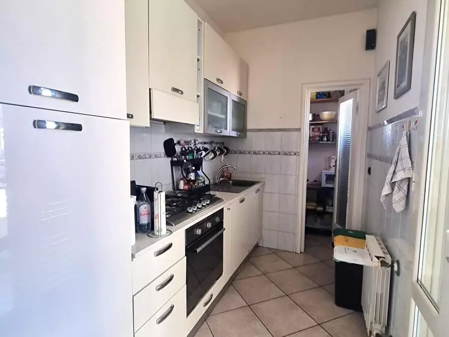 Immagine 5 di Appartamento in vendita  a Viareggio