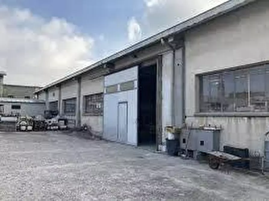 Immagine 2 di Attività artigianale in vendita  a Capannori