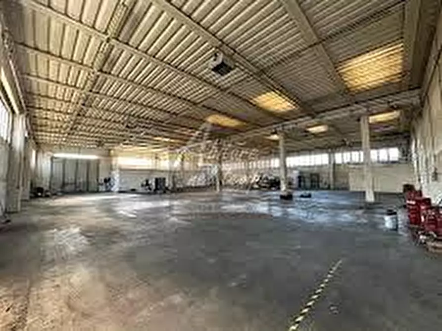 Immagine 5 di Attività artigianale in vendita  a Capannori