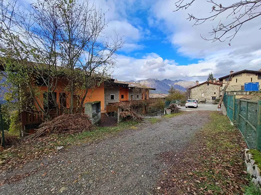 Immagine 1 di Appartamento in vendita  a San Giovanni Bianco