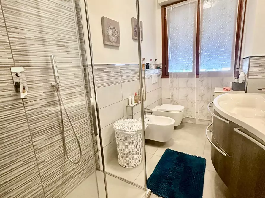 Immagine 21 di Appartamento in vendita  a Carrara