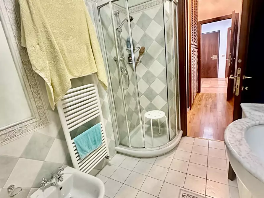 Immagine 24 di Appartamento in vendita  a Carrara