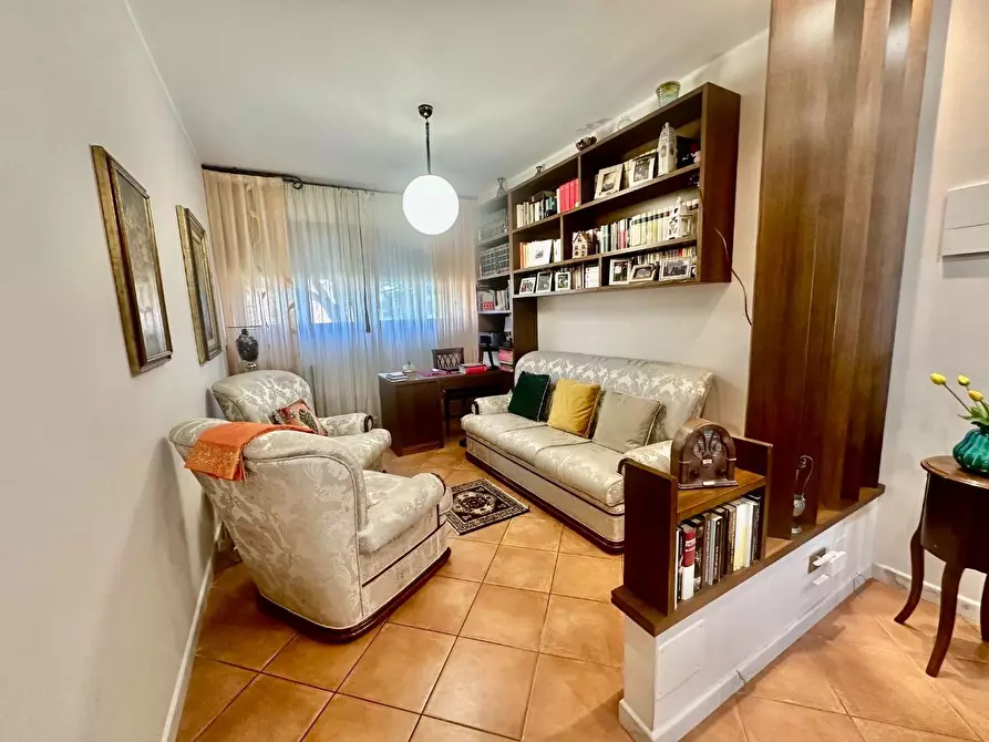 Immagine 9 di Appartamento in vendita  a Carrara