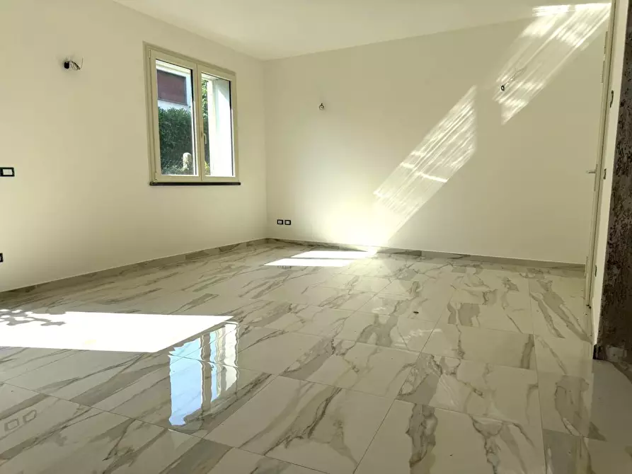 Immagine 3 di Villetta a schiera in vendita  a Lucca