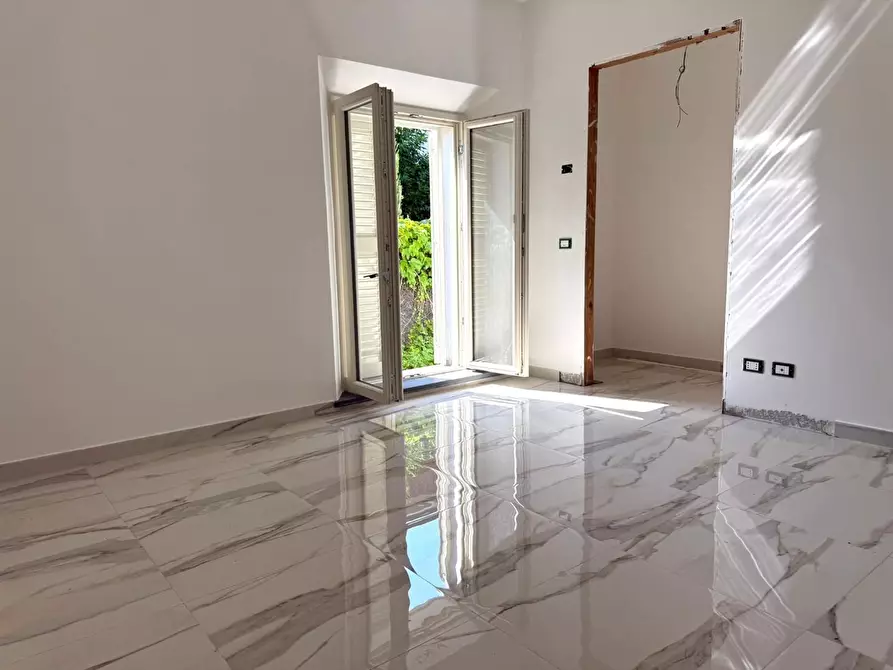 Immagine 8 di Villetta a schiera in vendita  a Lucca