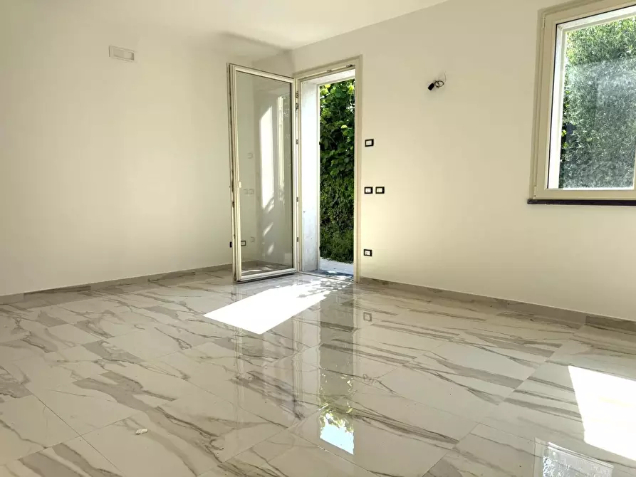 Immagine 1 di Villetta a schiera in vendita  a Lucca