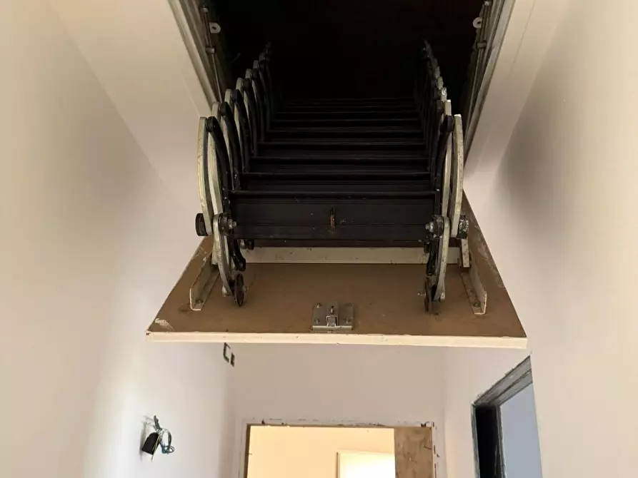 Immagine 9 di Villetta a schiera in vendita  a Lucca