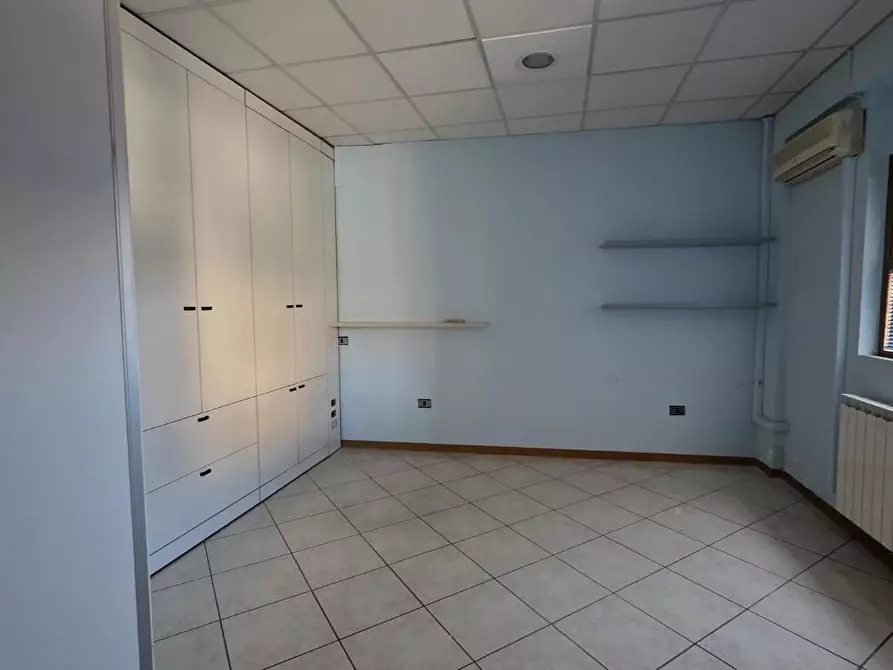 Immagine 4 di Ufficio in vendita  a Santa Croce Sull'arno