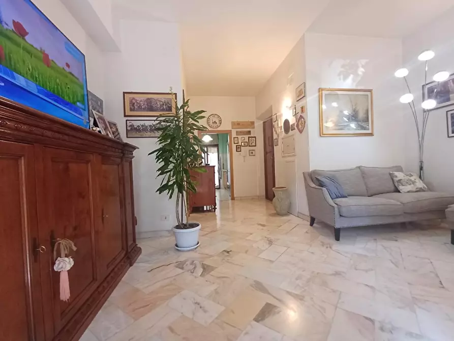 Immagine 11 di Appartamento in vendita  a Siena