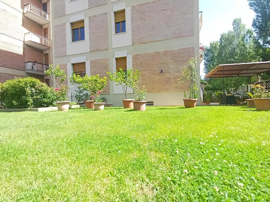 Immagine 1 di Appartamento in vendita  a Siena