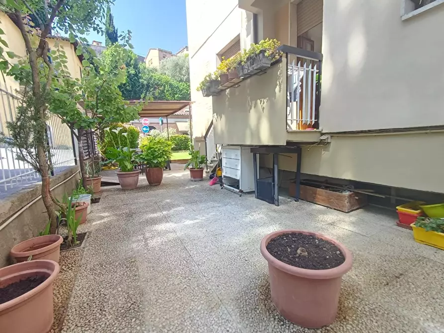 Immagine 6 di Appartamento in vendita  a Siena