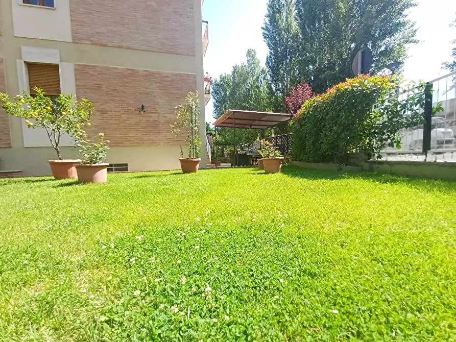Immagine 4 di Appartamento in vendita  a Siena