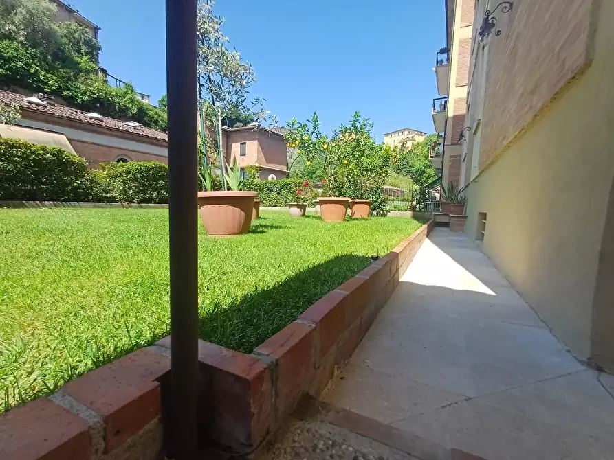 Immagine 5 di Appartamento in vendita  a Siena