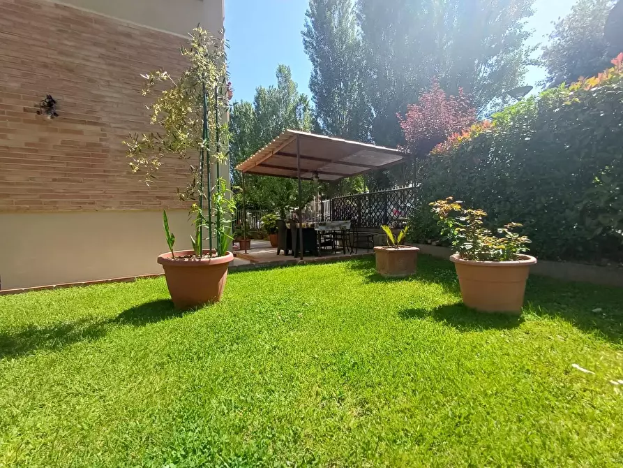 Immagine 2 di Appartamento in vendita  a Siena