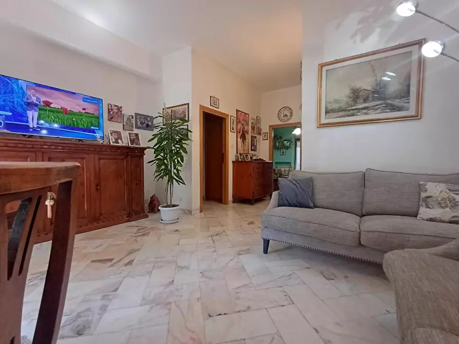 Immagine 13 di Appartamento in vendita  a Siena