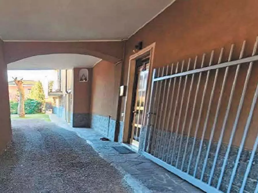 Immagine 9 di Appartamento in vendita  a Pogliano Milanese