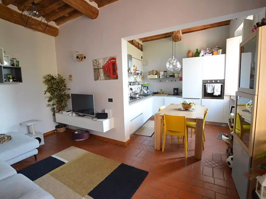 Immagine 2 di Appartamento in vendita  a Lucca