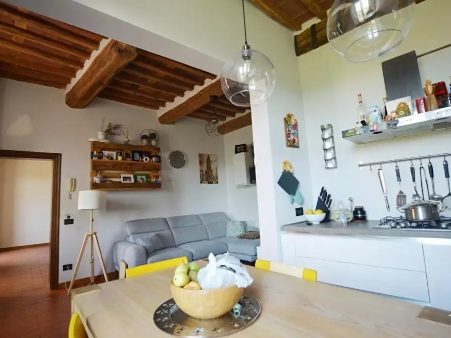 Immagine 10 di Appartamento in vendita  a Lucca