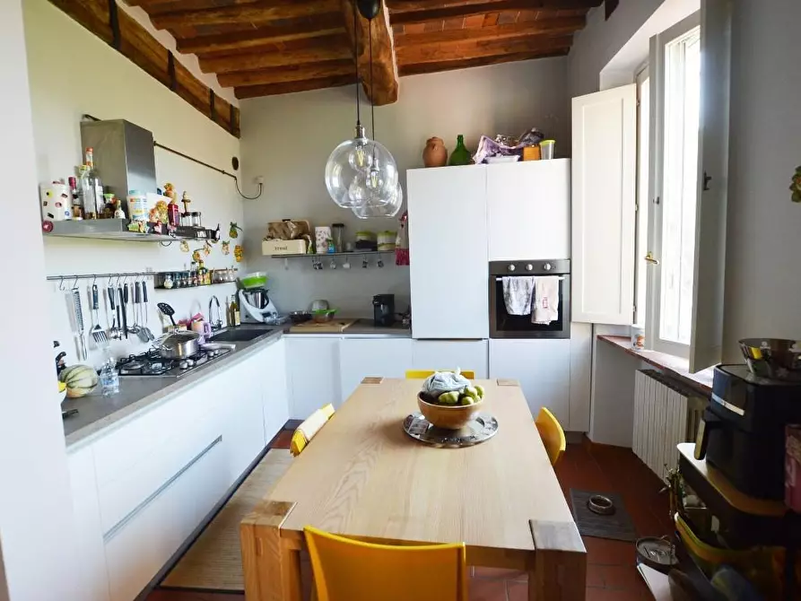 Immagine 4 di Appartamento in vendita  a Lucca