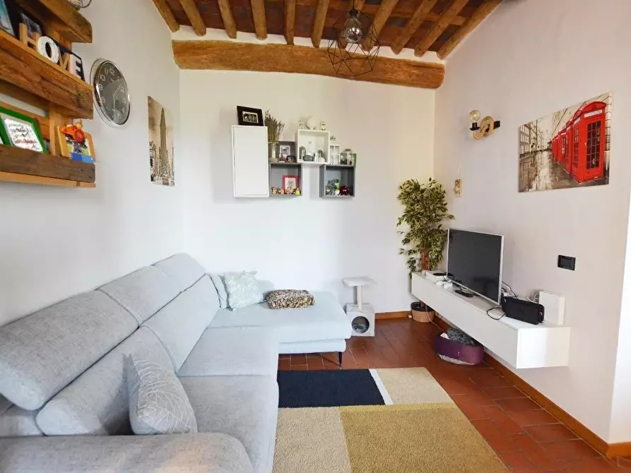 Immagine 3 di Appartamento in vendita  a Lucca