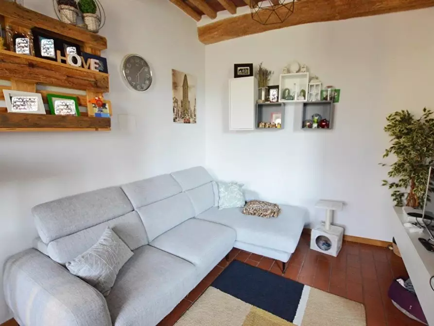 Immagine 6 di Appartamento in vendita  a Lucca