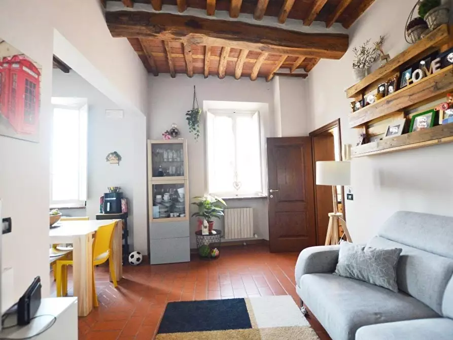 Immagine 7 di Appartamento in vendita  a Lucca