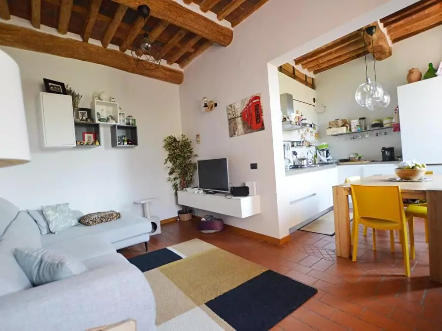 Immagine 1 di Appartamento in vendita  a Lucca