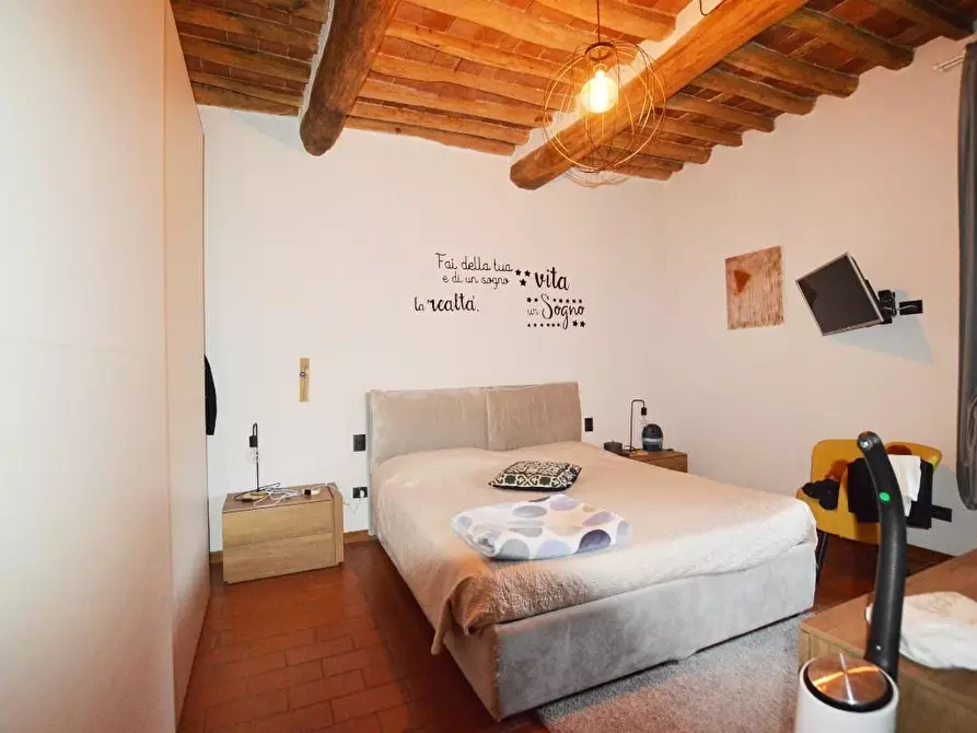 Immagine 12 di Appartamento in vendita  a Lucca