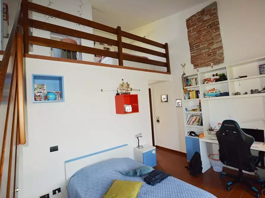 Immagine 18 di Appartamento in vendita  a Lucca
