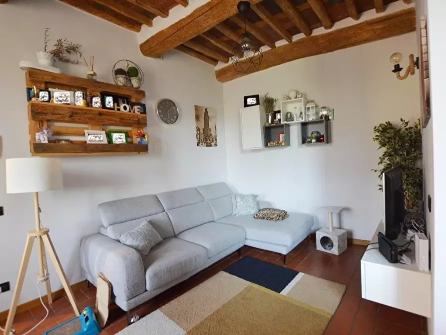 Immagine 5 di Appartamento in vendita  a Lucca