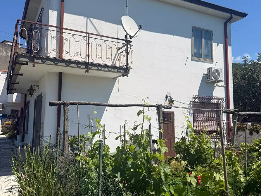 Immagine 1 di Casa indipendente in vendita  a Ortonovo
