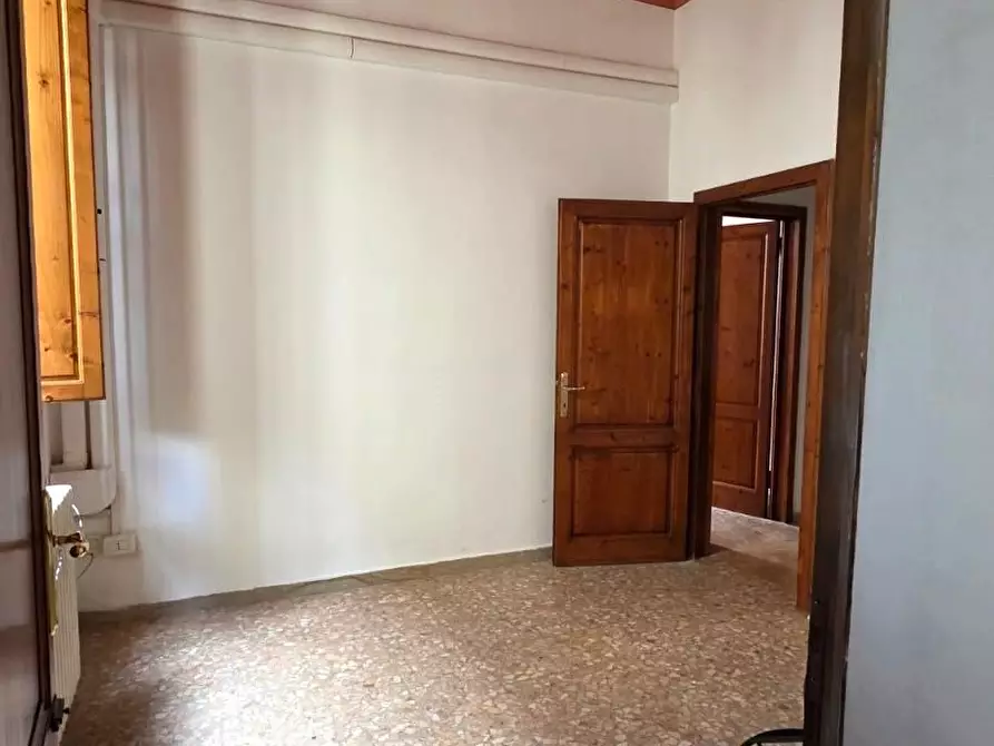 Immagine 13 di Ufficio in affitto  a Santa Croce Sull'arno