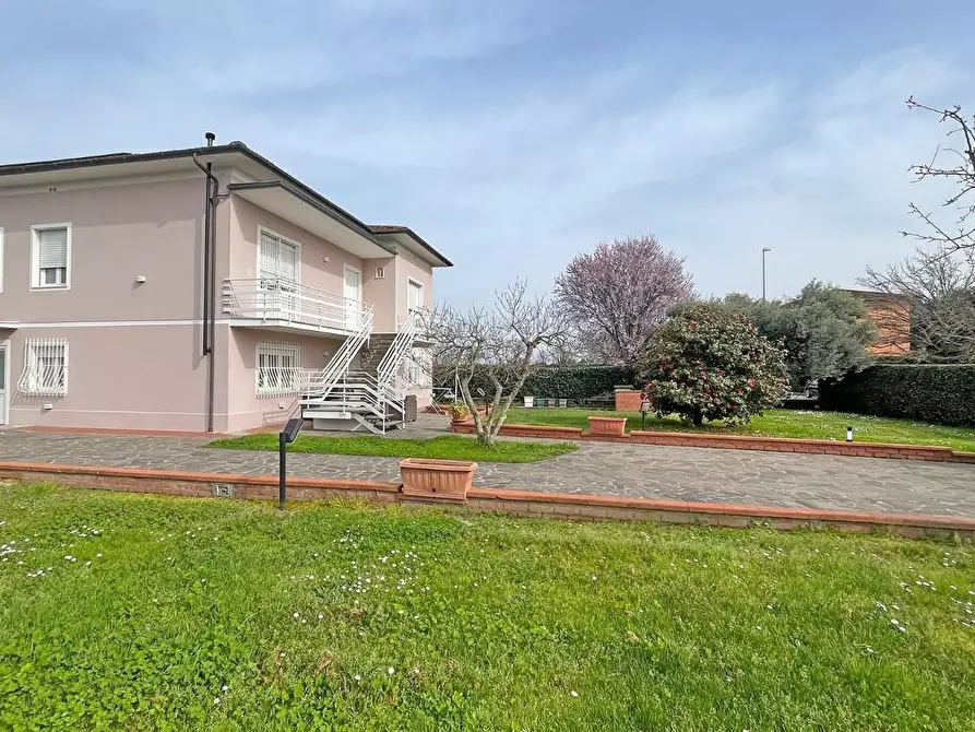 Immagine 63 di Villa in vendita  a Lucca