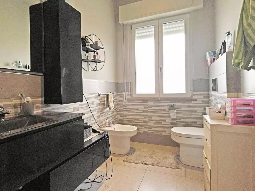 Immagine 49 di Villa in vendita  a Lucca