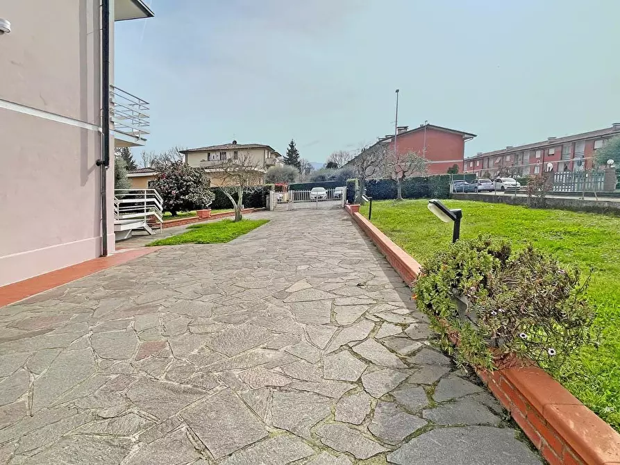 Immagine 62 di Villa in vendita  a Lucca