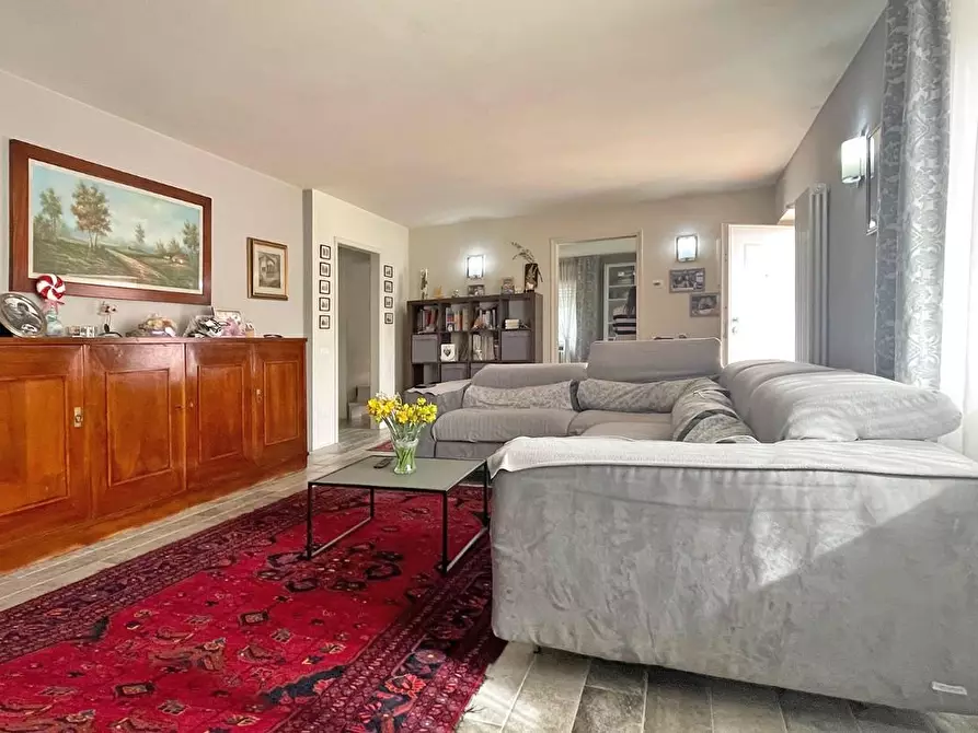 Immagine 5 di Villa in vendita  a Lucca