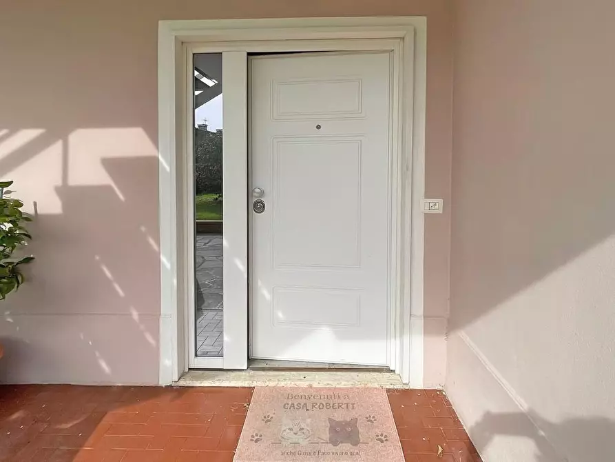 Immagine 3 di Villa in vendita  a Lucca