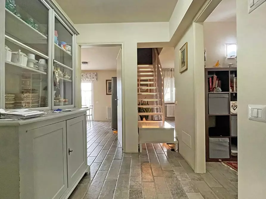 Immagine 7 di Villa in vendita  a Lucca