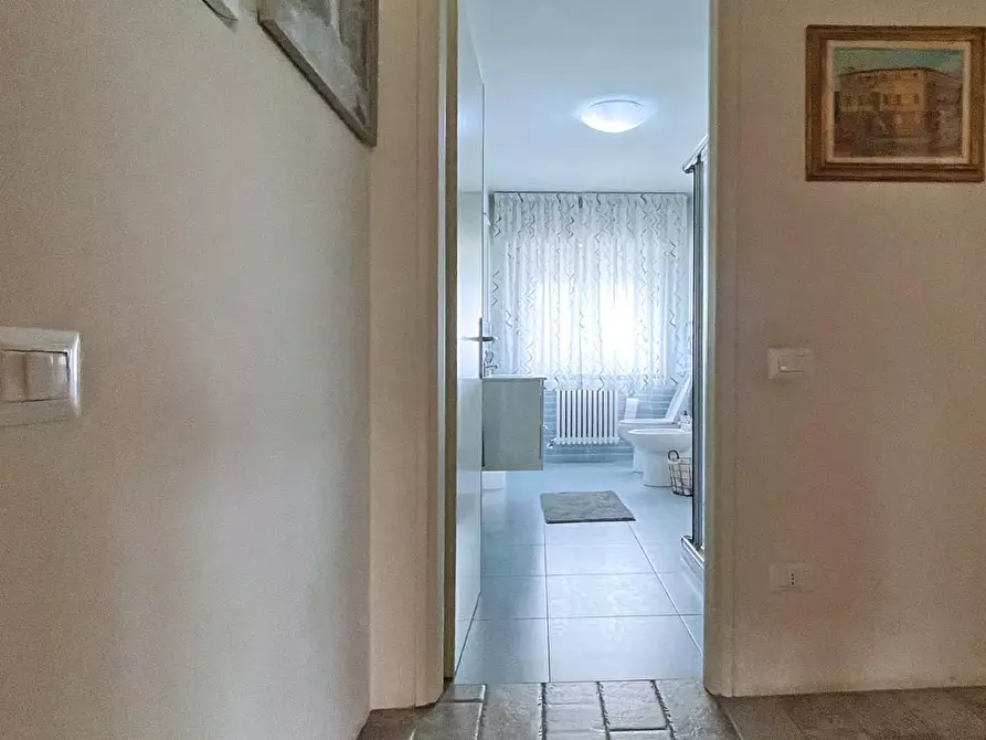 Immagine 17 di Villa in vendita  a Lucca