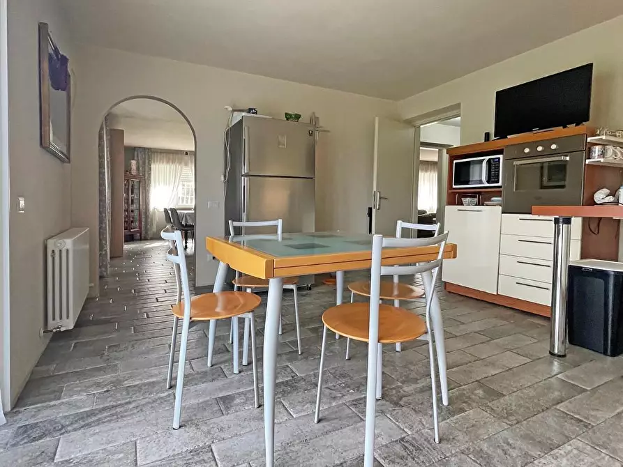 Immagine 10 di Villa in vendita  a Lucca