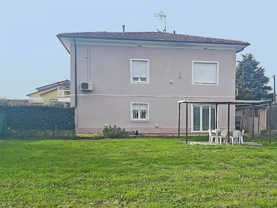 Immagine 60 di Villa in vendita  a Lucca