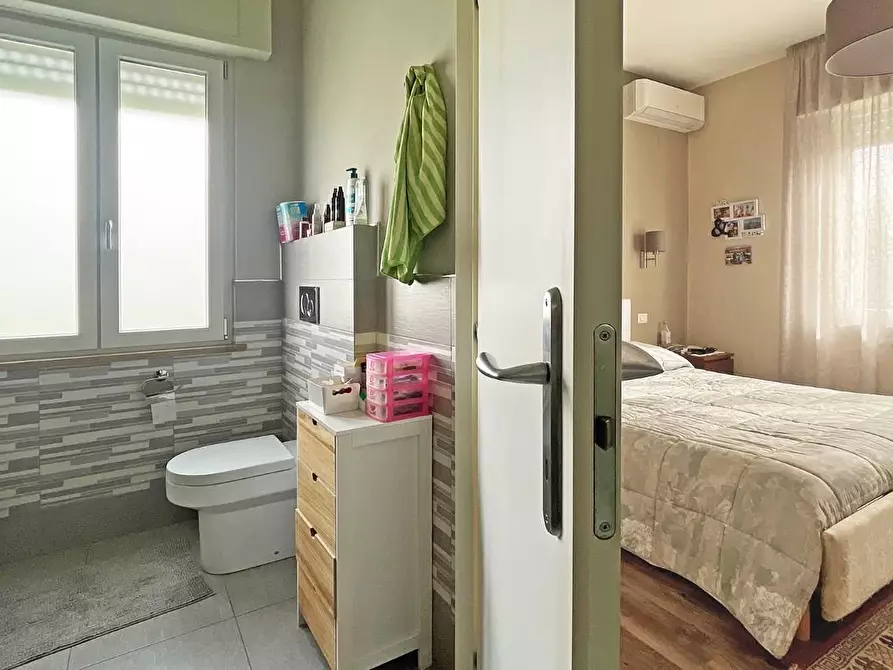 Immagine 47 di Villa in vendita  a Lucca
