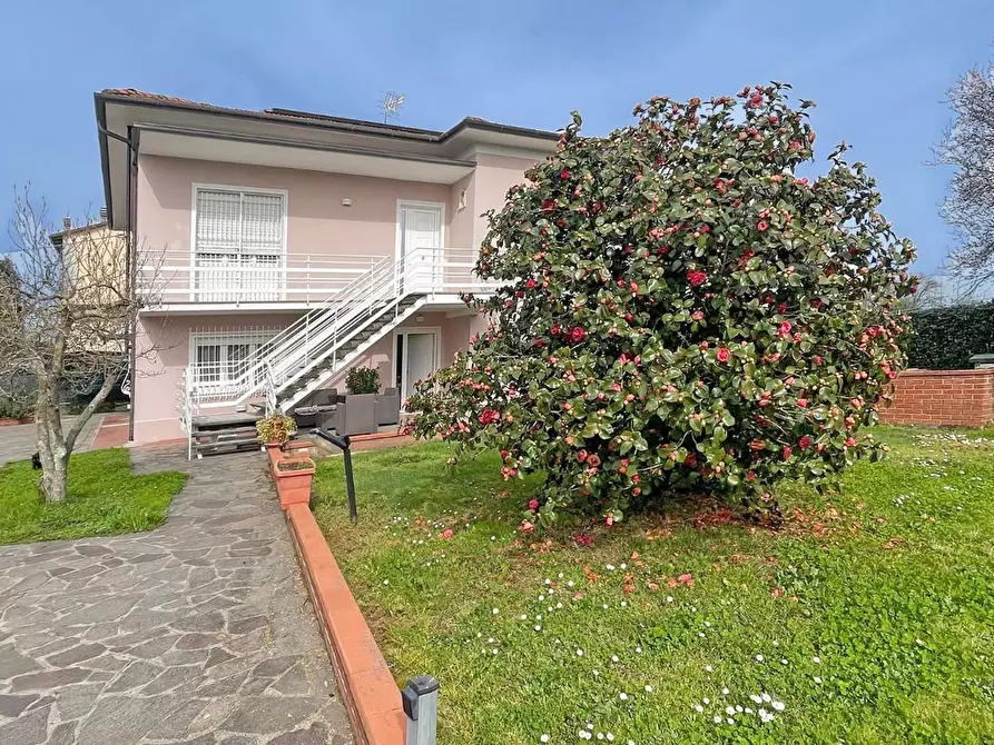Immagine 56 di Villa in vendita  a Lucca