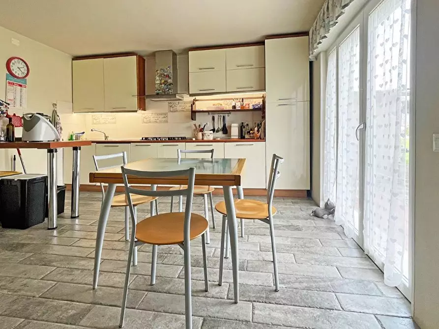 Immagine 9 di Villa in vendita  a Lucca