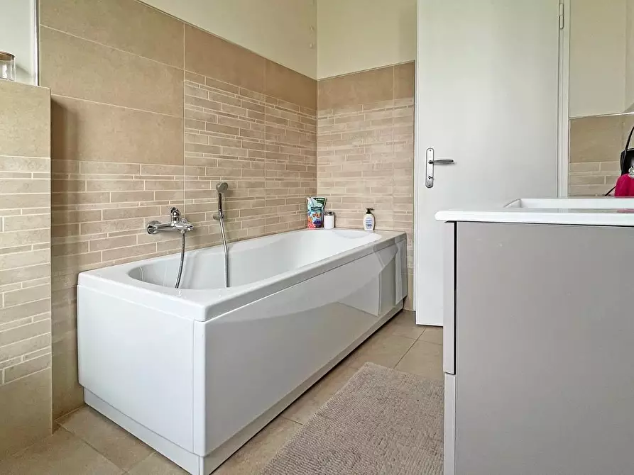 Immagine 42 di Villa in vendita  a Lucca