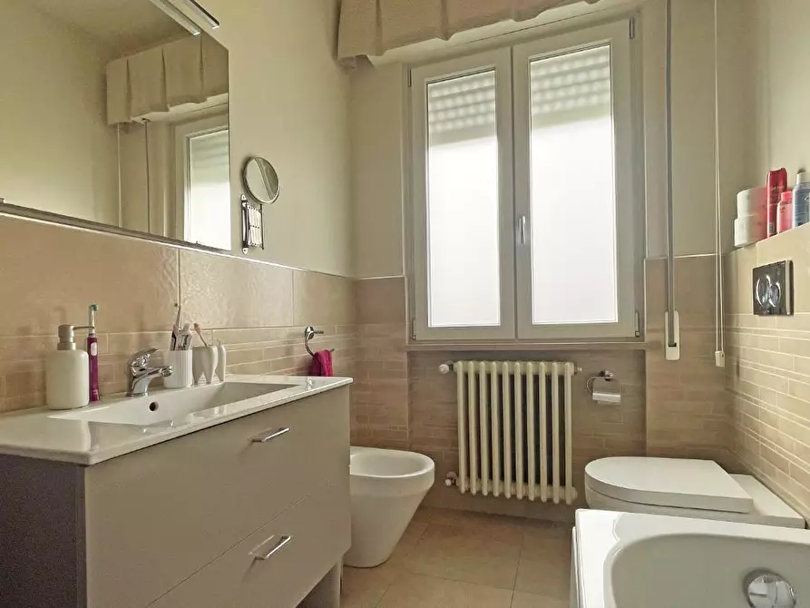 Immagine 43 di Villa in vendita  a Lucca